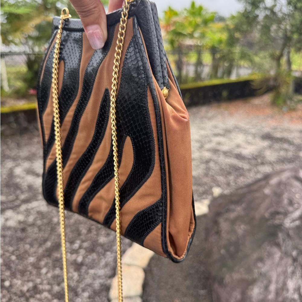 Vintage Sharif USA Tiger Stripe Suede Snakeskin Crossbody Gold Chain - Picture 4 of 9